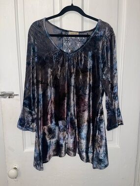 ONE WORLD Velvet Tie-Dye V-Neck Tunic in Blue and Black
